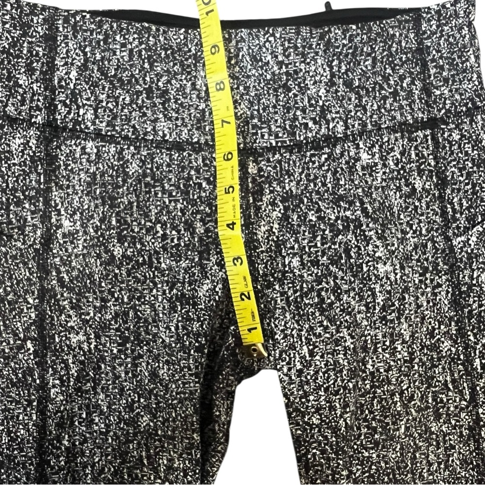 Lululemon Athletica Black Capri Leggings EUC 6 - Picture 4 of 6